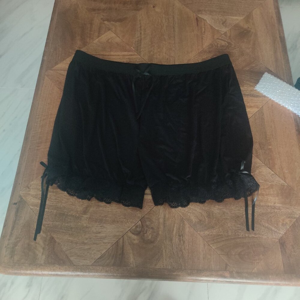 Foxblood shorts size 3xl new